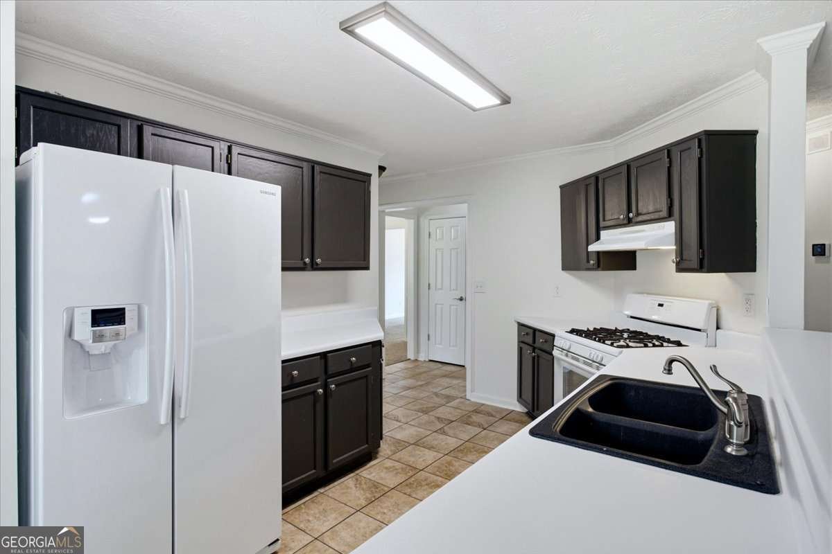 640 Suwanee Lakes Circle Suwanee - Photo 10