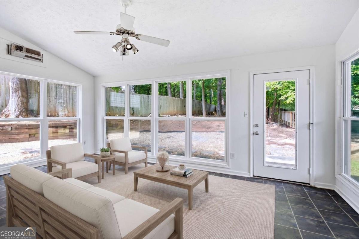 640 Suwanee Lakes Circle Suwanee - Photo 15