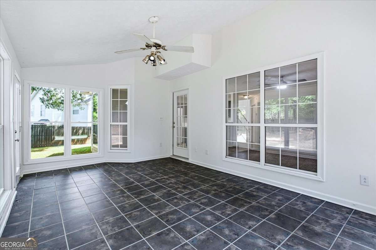 640 Suwanee Lakes Circle Suwanee - Photo 16