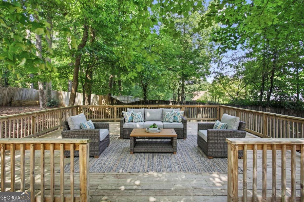 640 Suwanee Lakes Circle Suwanee - Photo 31