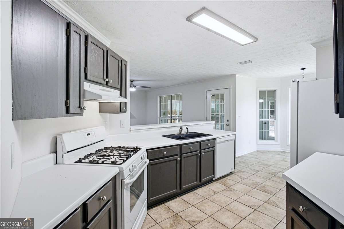640 Suwanee Lakes Circle Suwanee - Photo 9