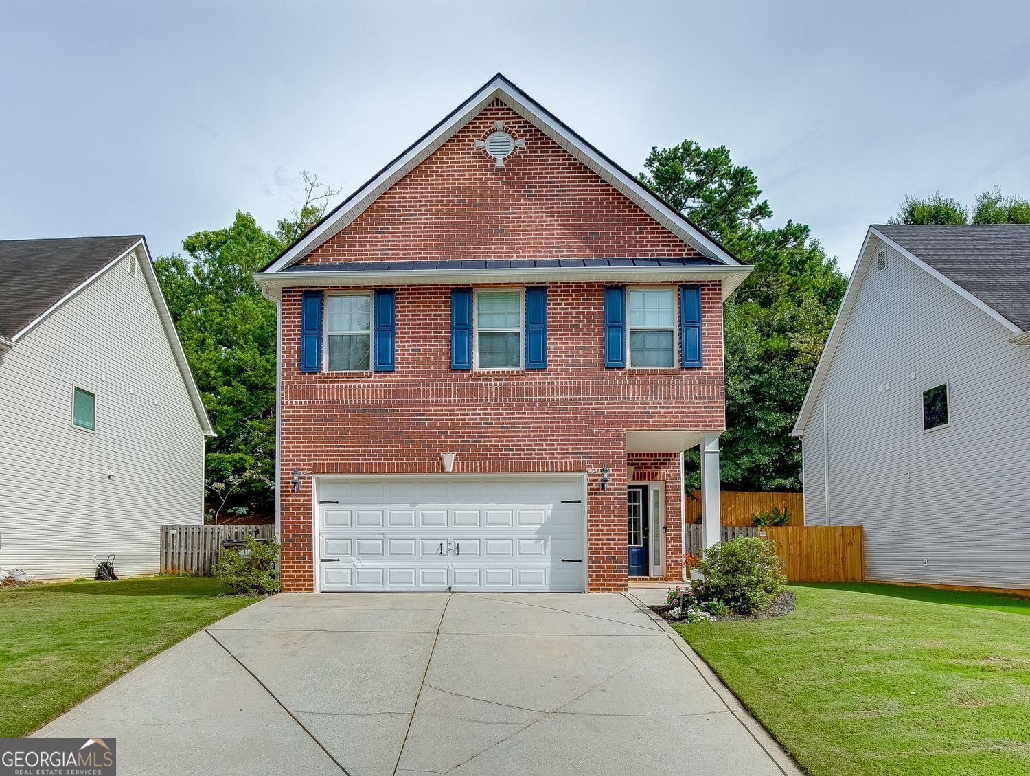5854 Bridgeport Court Flowery Branch - main photo