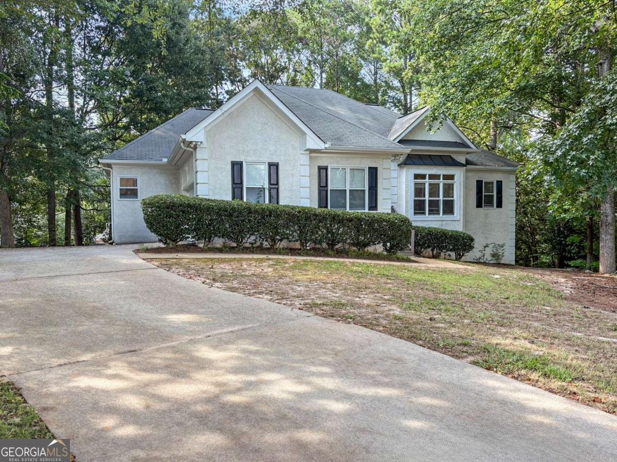 100 Wyngate Drive Newnan - main photo