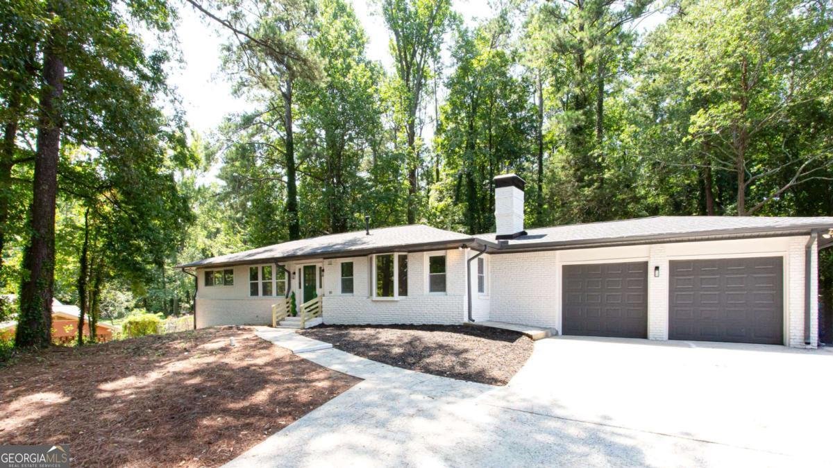 1460 Loch Lomond Trail Atlanta - main photo