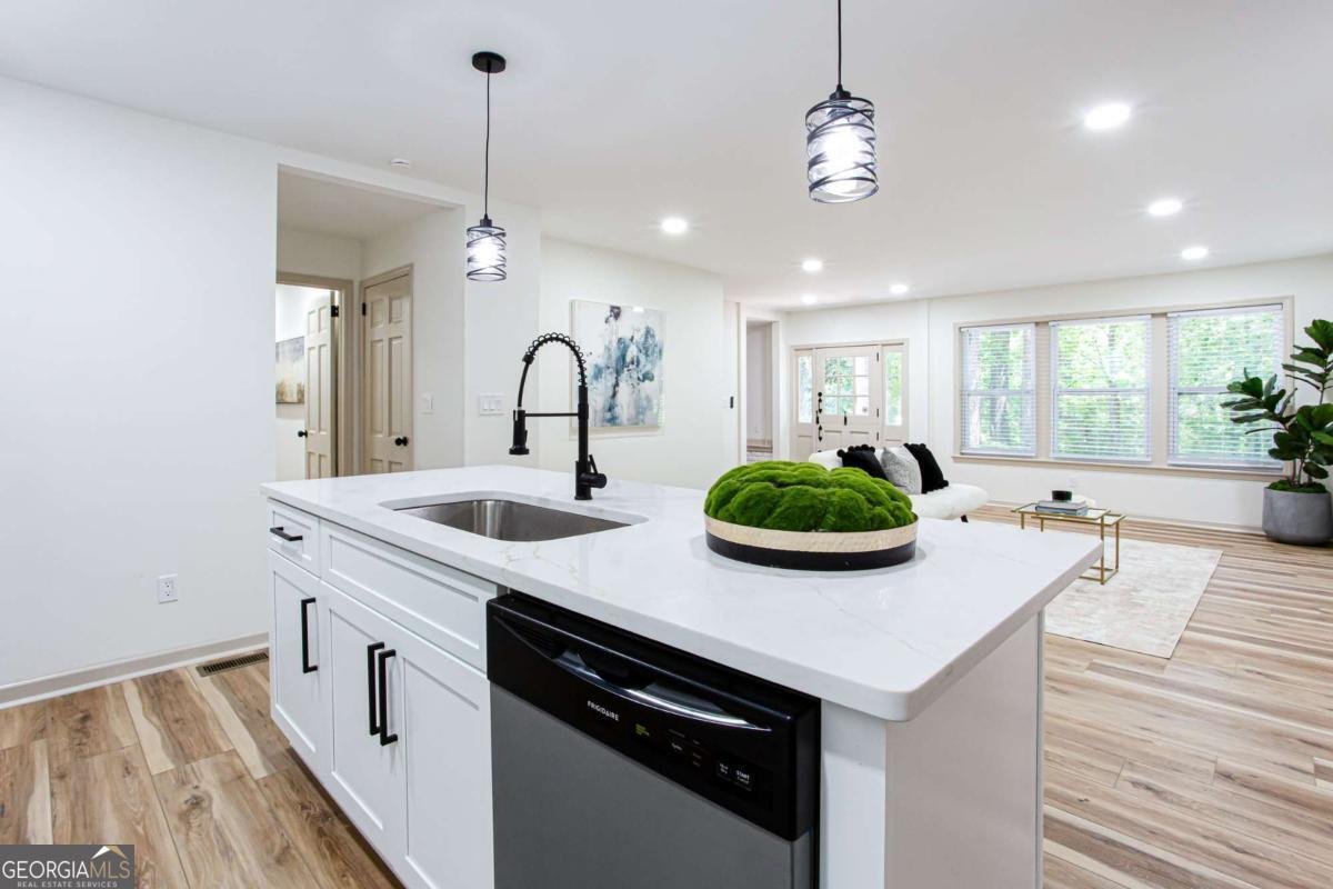 1460 Loch Lomond Trail Atlanta - Photo 11