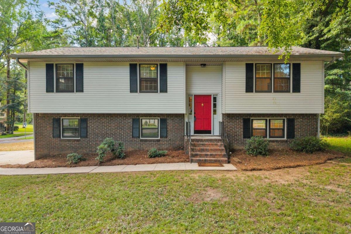 6193 Pine Lane Douglasville - main photo