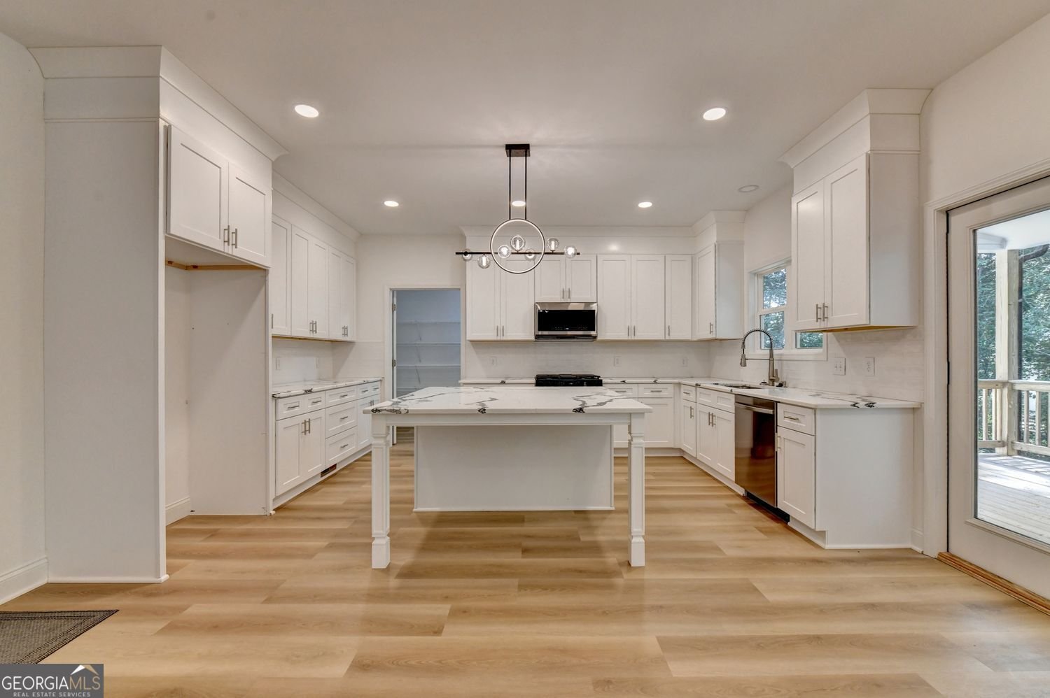 9135 Fox Trail Lane Gainesville - Photo 16