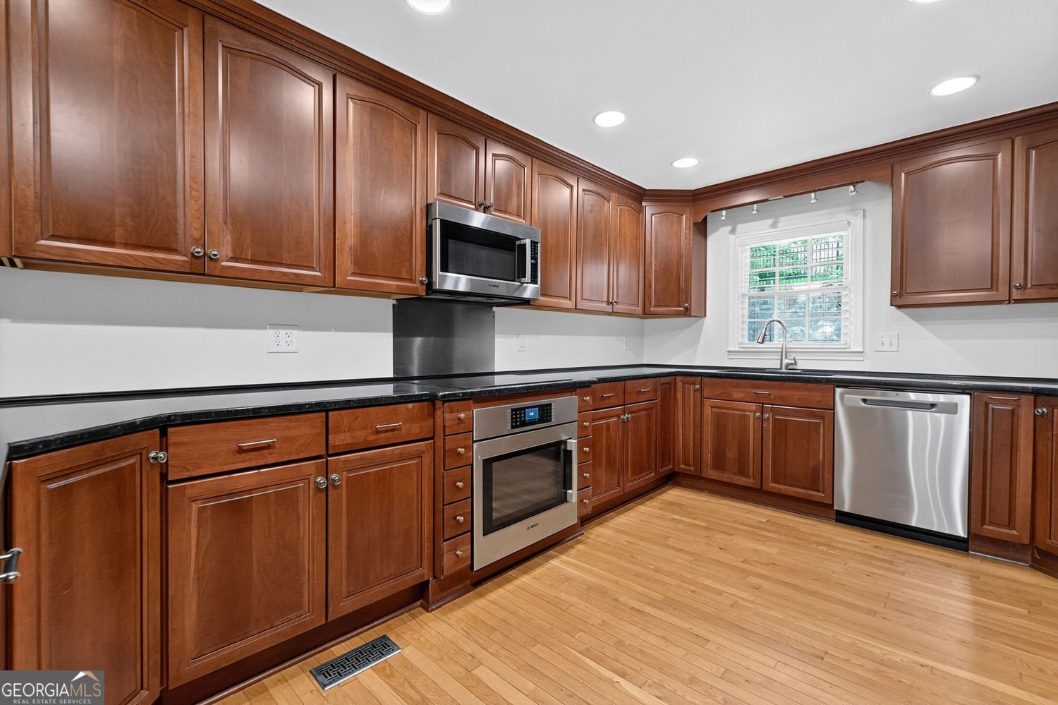 415 Forest Hills Drive Sandy Springs - Photo 11