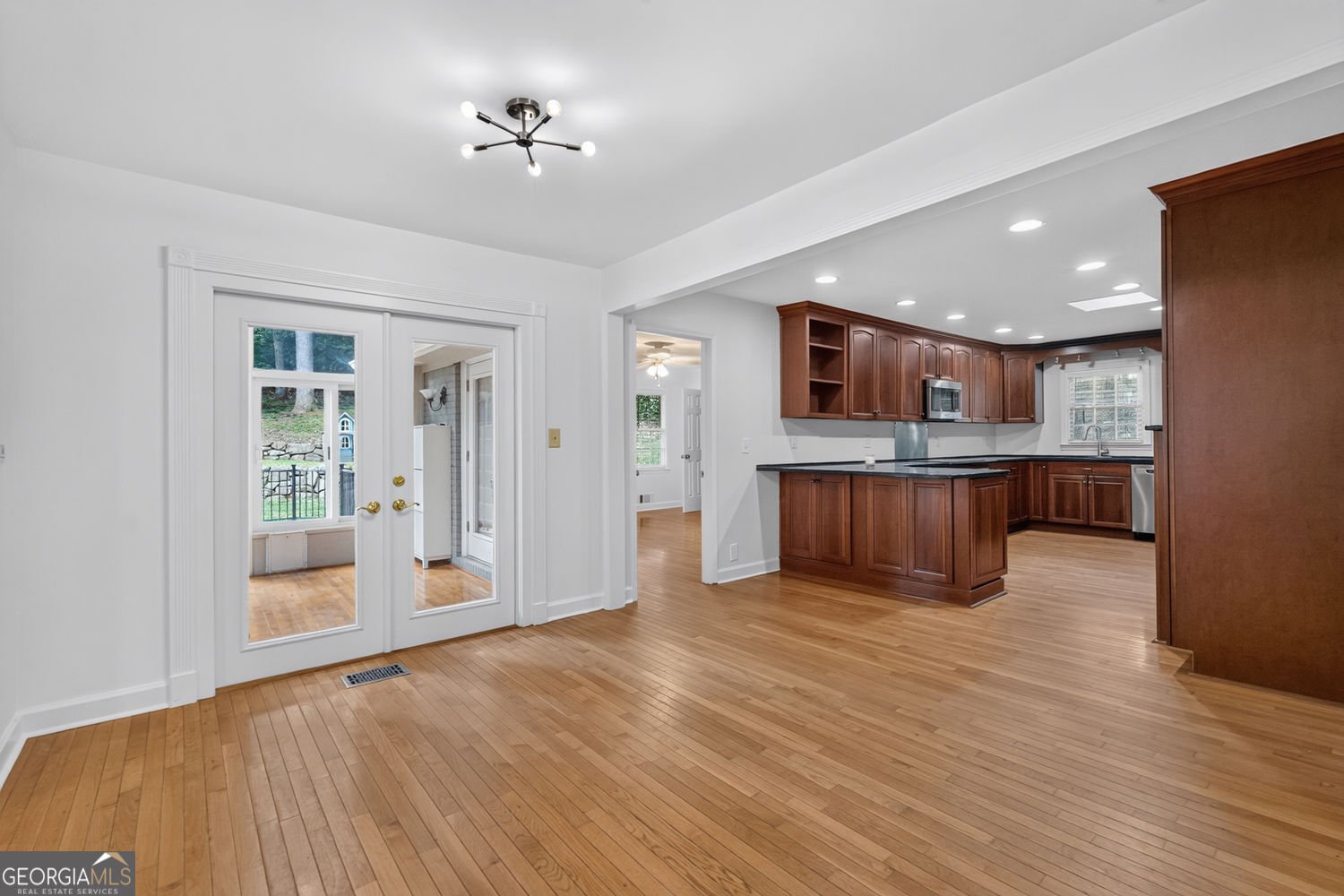 415 Forest Hills Drive Sandy Springs - Photo 9