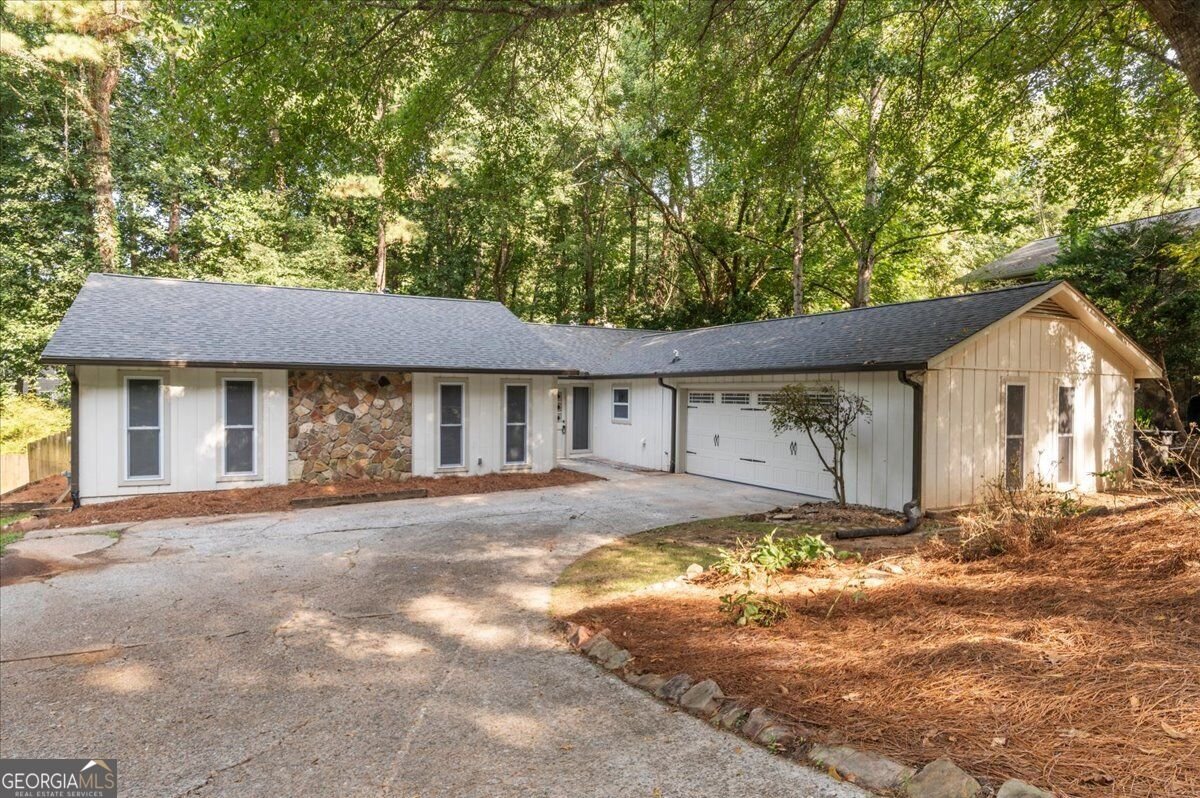 9570 Hillside Drive Roswell - main photo