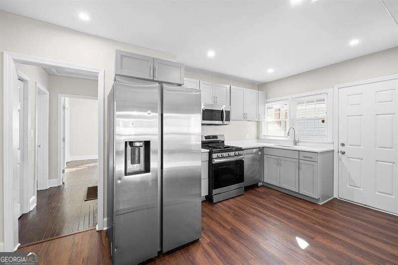 2506 Maple Street East Point - Photo 8