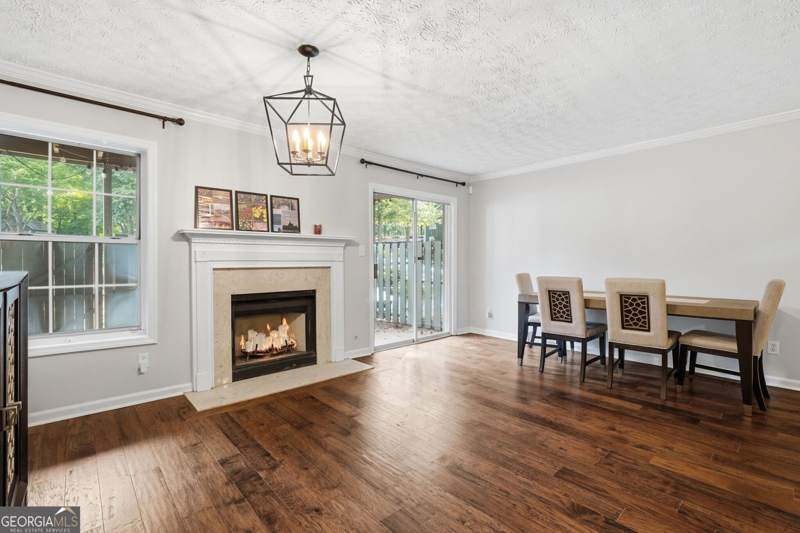 1402 Crossing Drive Atlanta - main photo