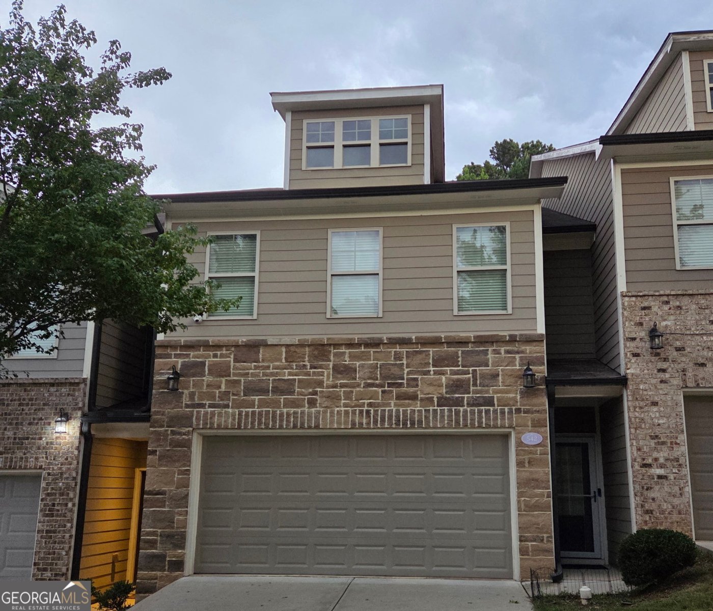 542 Monticello Boulevard Atlanta - main photo