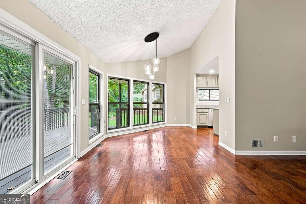 8810 Mount Drive Alpharetta - Photo 7
