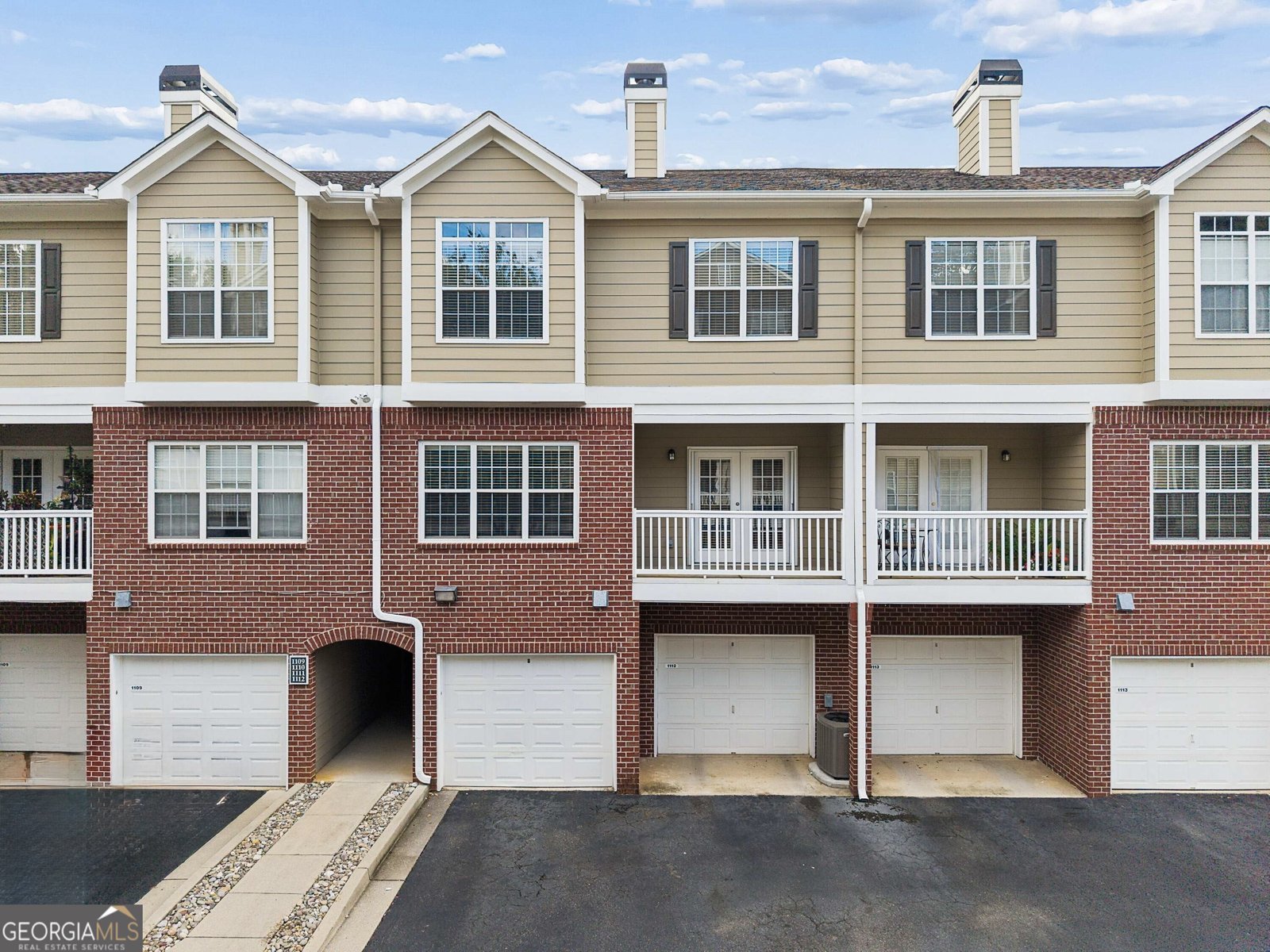 1112 Woodland Lane Alpharetta - main photo