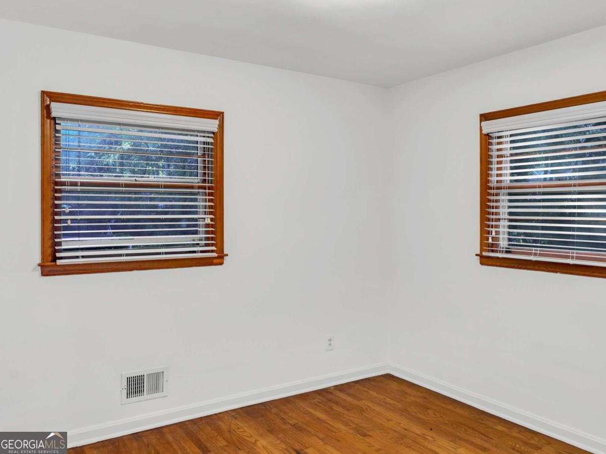 2560 Wood Valley Drive East Point - Photo 11