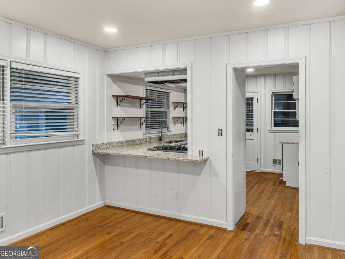 2560 Wood Valley Drive East Point - Photo 13