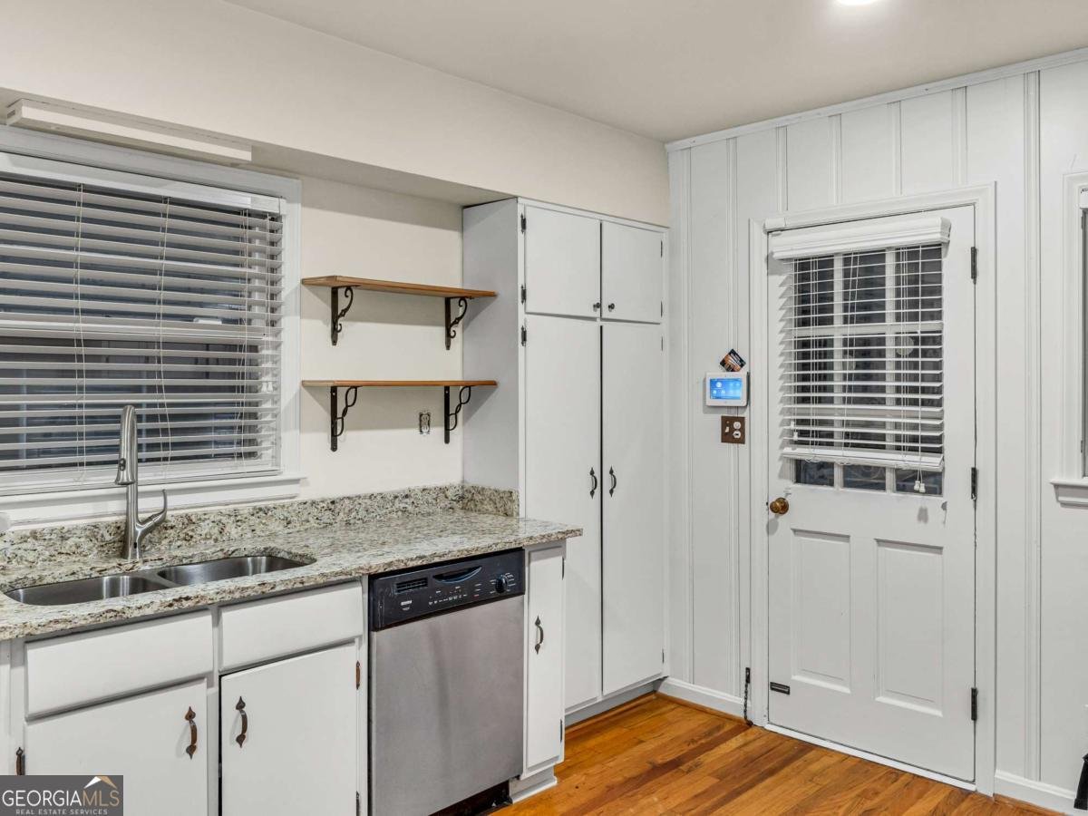 2560 Wood Valley Drive East Point - Photo 17
