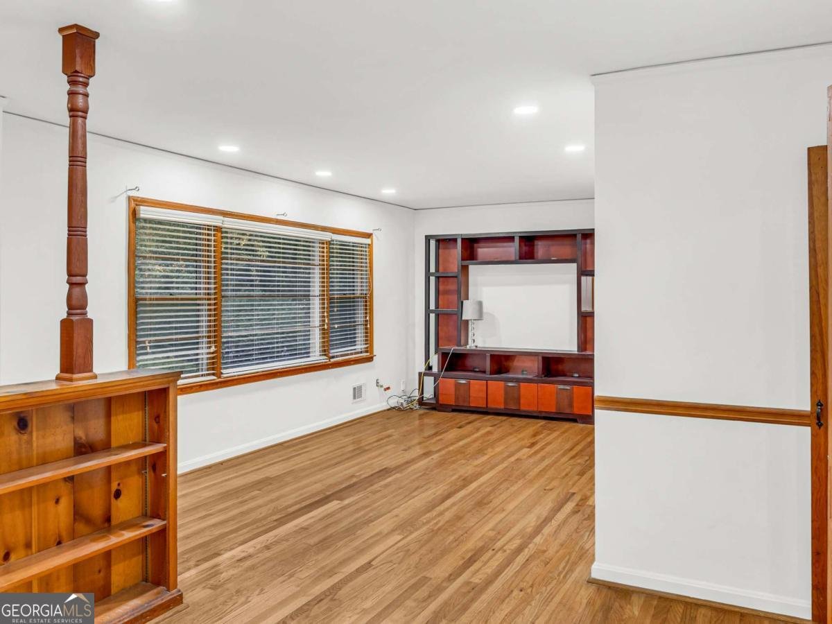 2560 Wood Valley Drive East Point - Photo 7