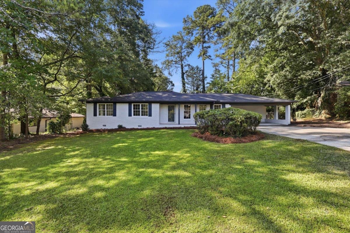 169 Robinhood Drive Newnan - main photo