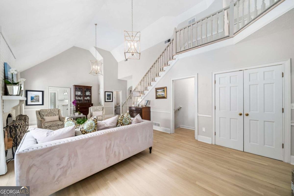 1040 Finnsbury Drive Roswell - Photo 12