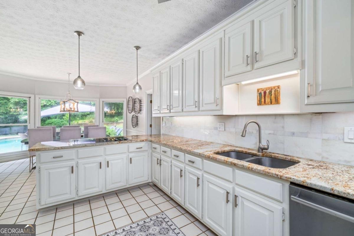 1040 Finnsbury Drive Roswell - Photo 18
