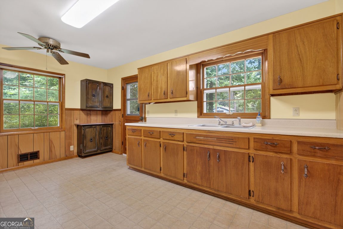 442 Stonewood Drive Stone Mountain - Photo 9