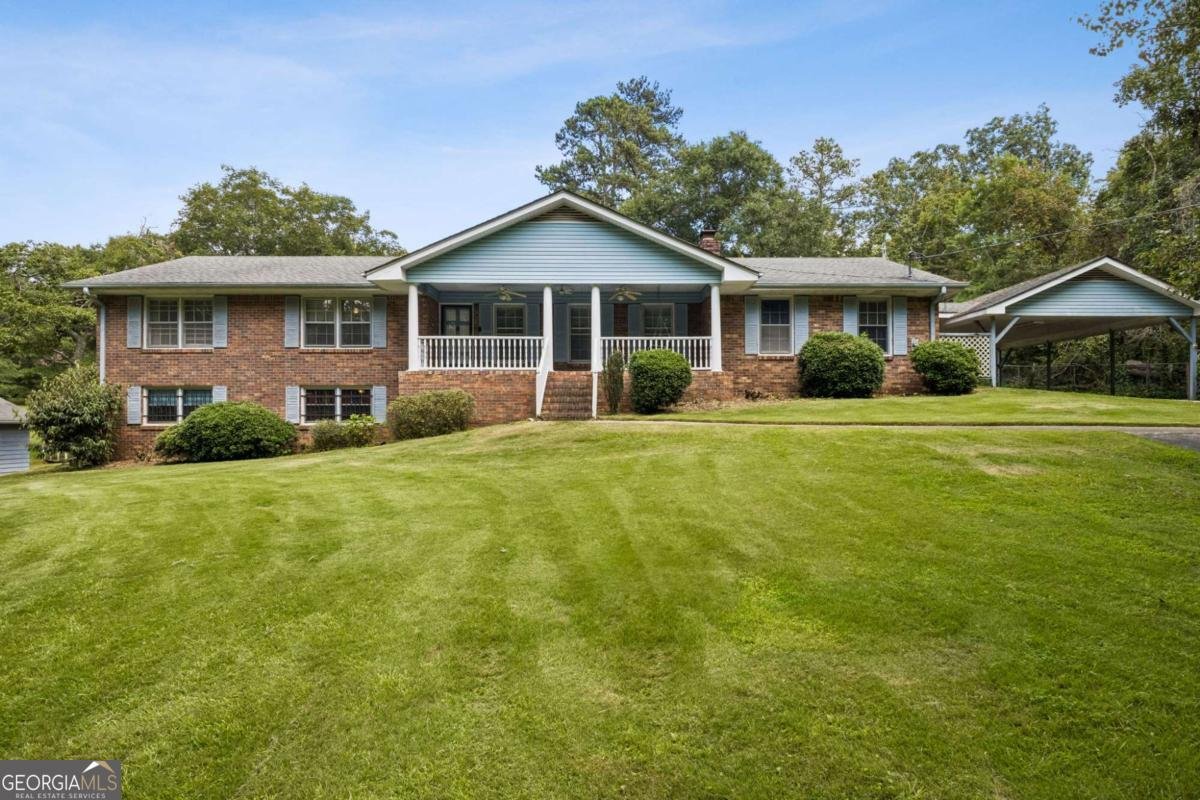 2761 Valleydale Drive Conyers - main photo