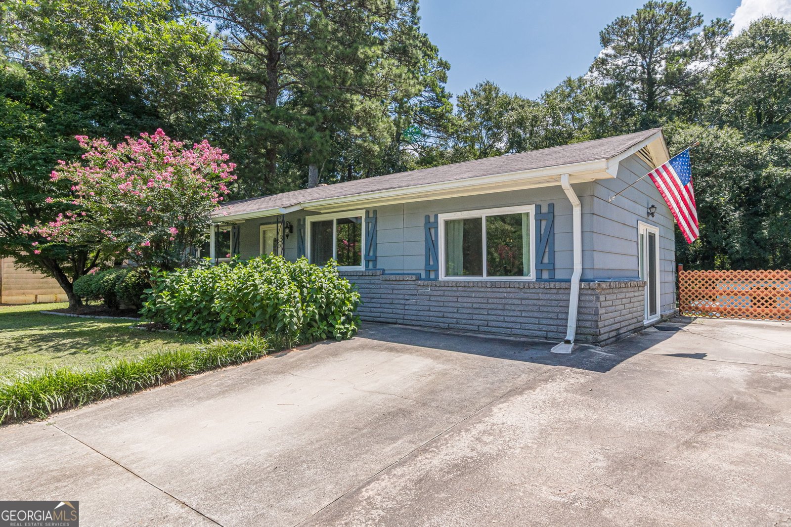 877 King Drive Conyers - main photo