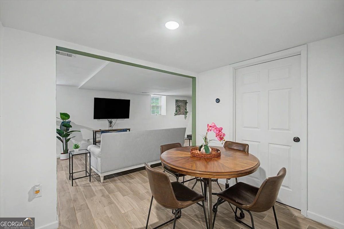 2074 Montrose Drive East Point - Photo 31