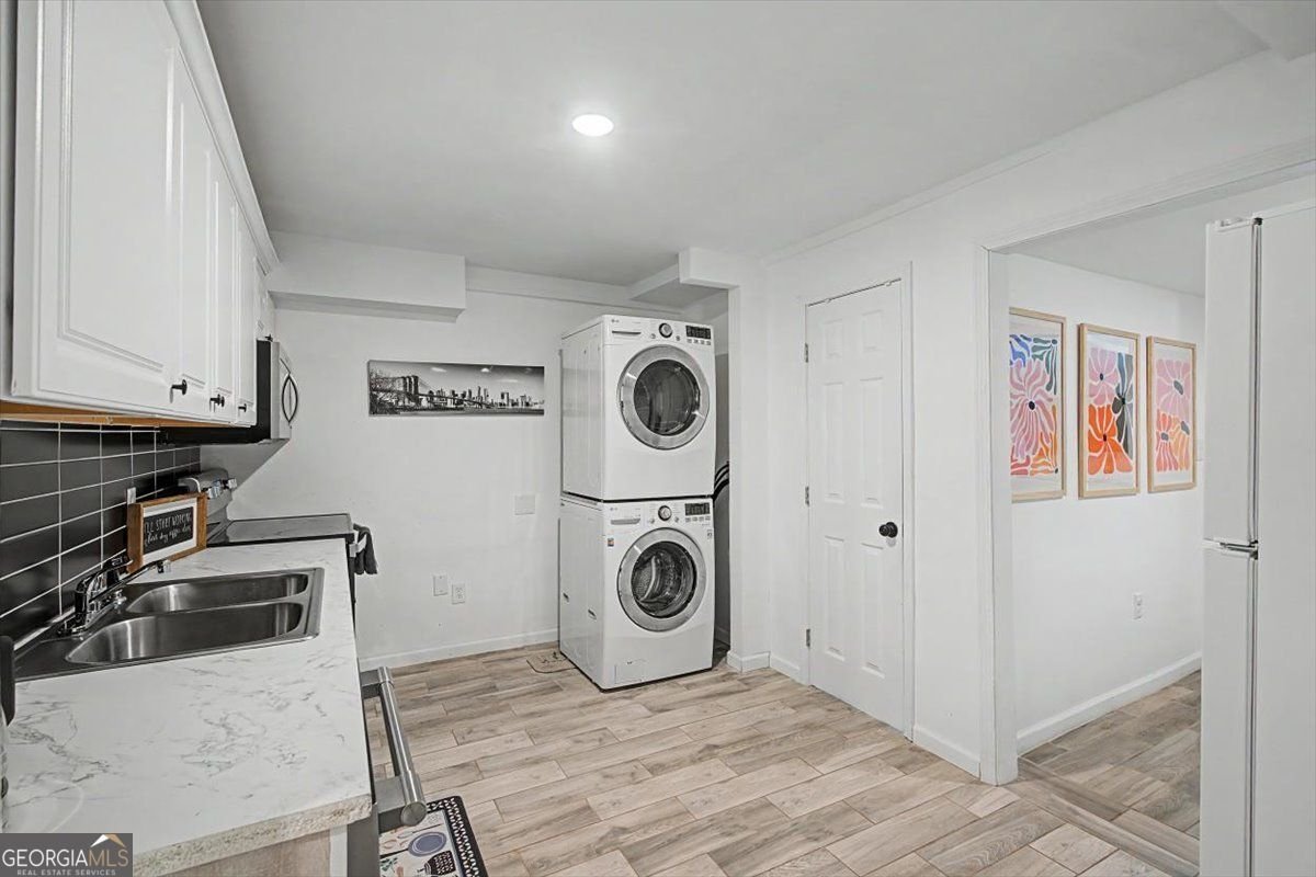 2074 Montrose Drive East Point - Photo 32