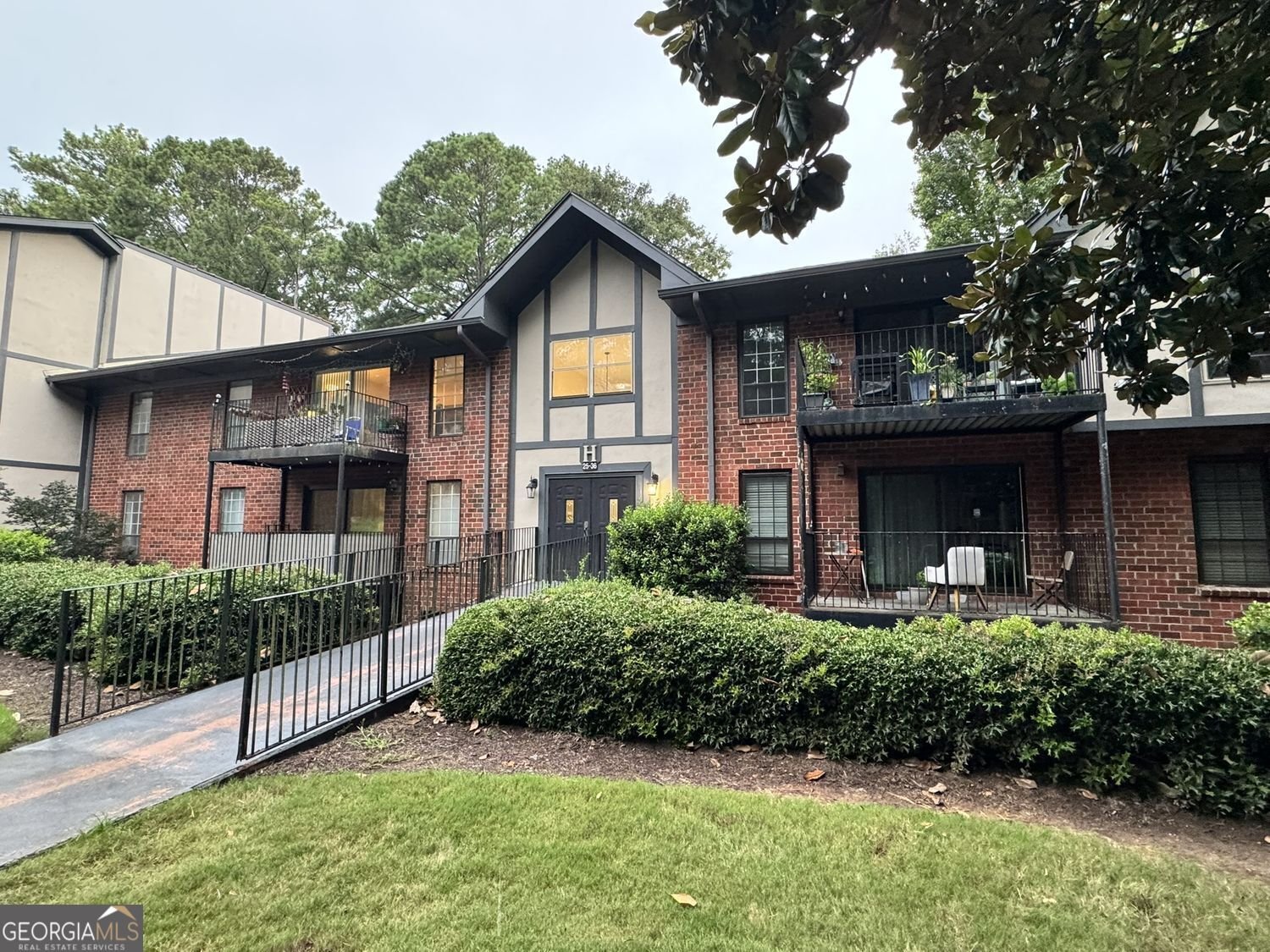 6851 Roswell Road Sandy Springs - main photo