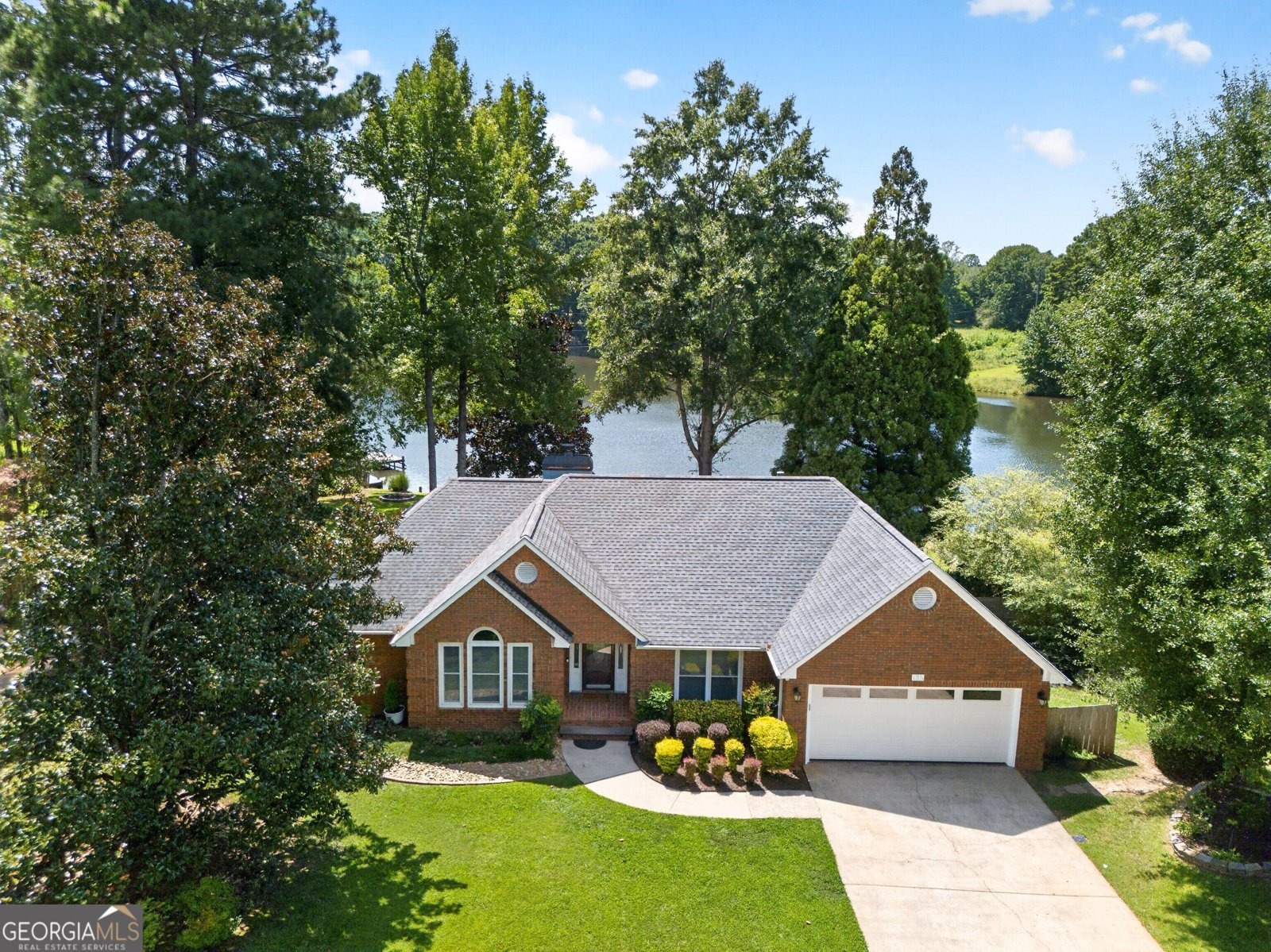 135 Southfield Drive Newnan - main photo