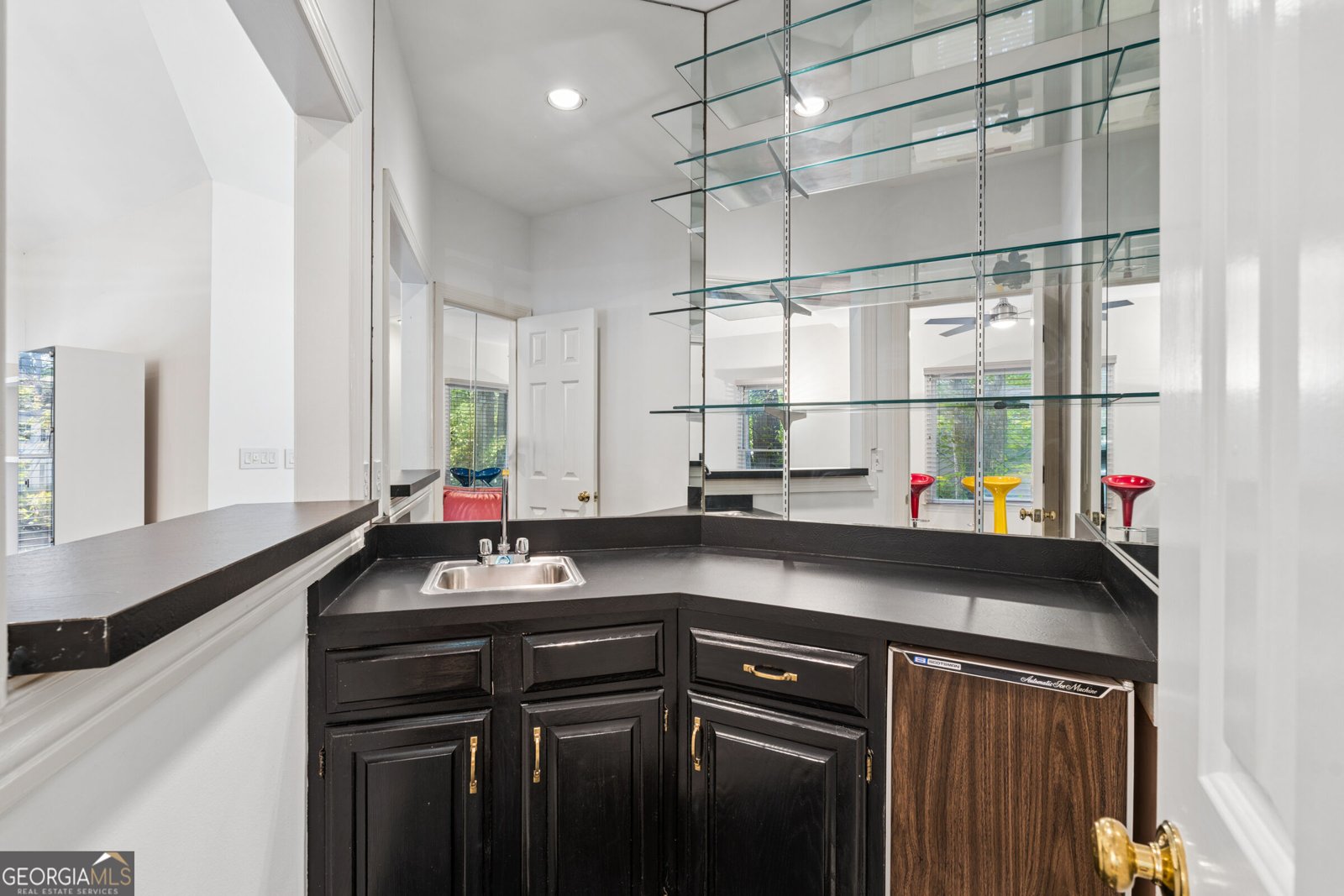 210 Wessex Court Sandy Springs - Photo 10