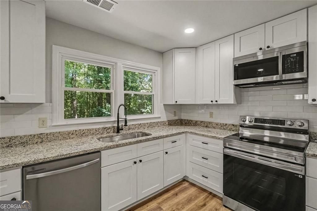 137 Farmington Drive Woodstock - Photo 6