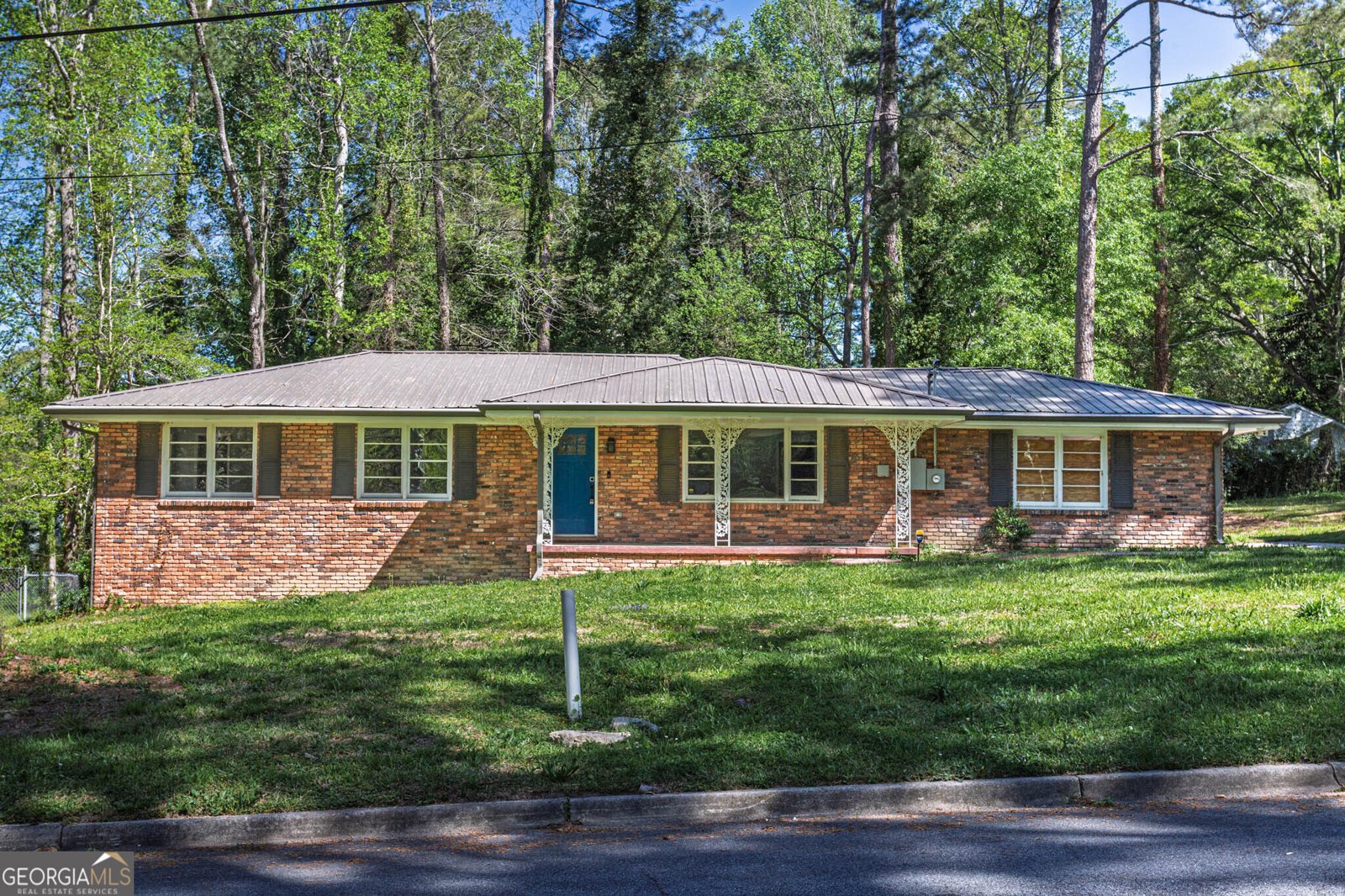 2933 Shelly Drive Atlanta - main photo
