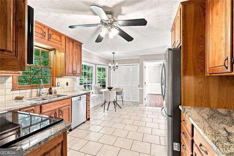 113 Jamestown Court Lilburn - Photo 12