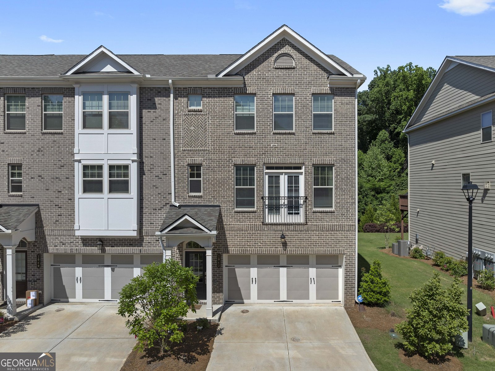 2042 Violet Lane Brookhaven - main photo