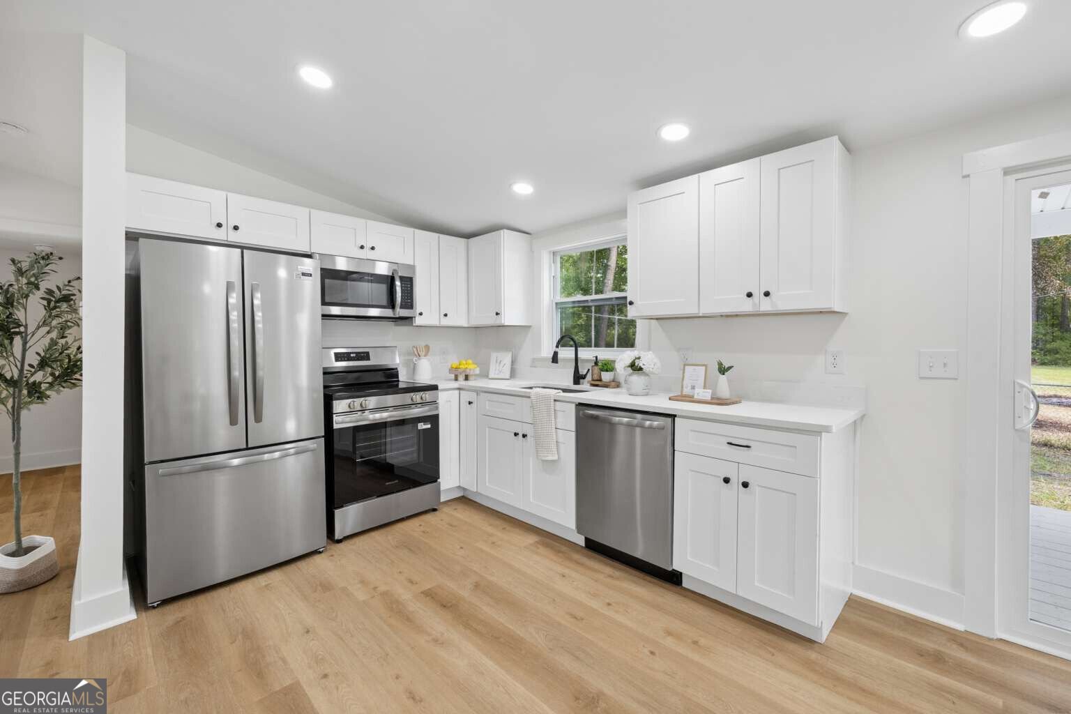 562 4Th Extension Guyton - Photo 8