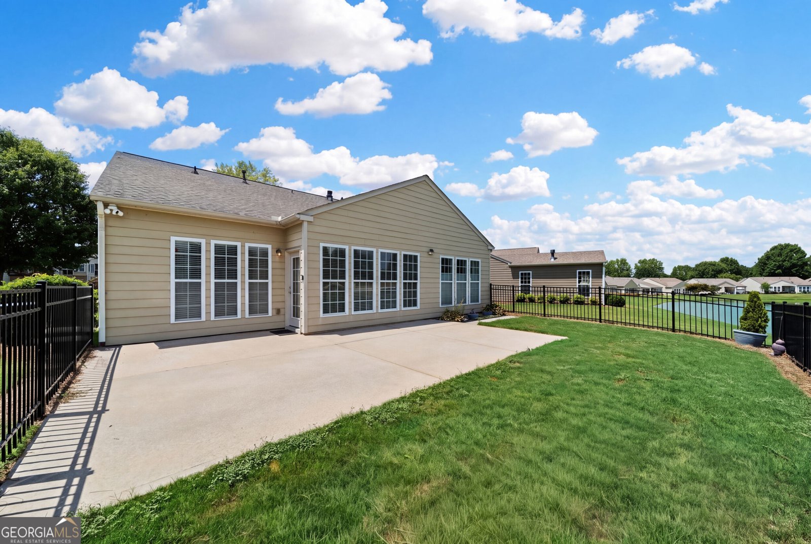 421 Beacon Court Griffin - Photo 43