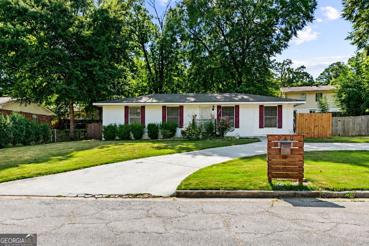 740 Tara Circle Atlanta - main photo