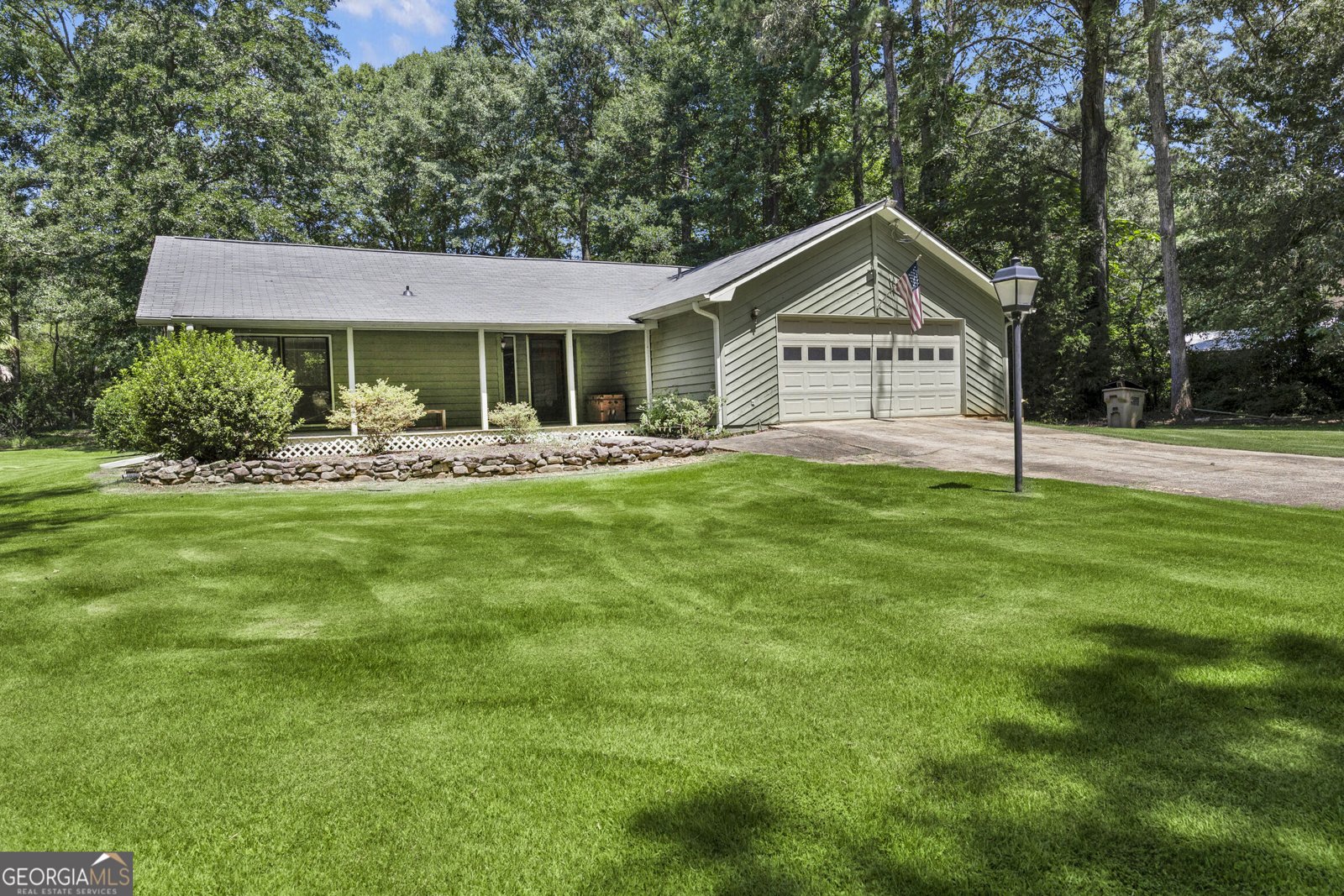 140 Hickory Drive Stockbridge - main photo