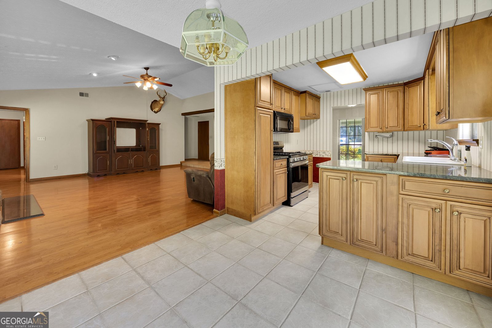 140 Hickory Drive Stockbridge - Photo 13