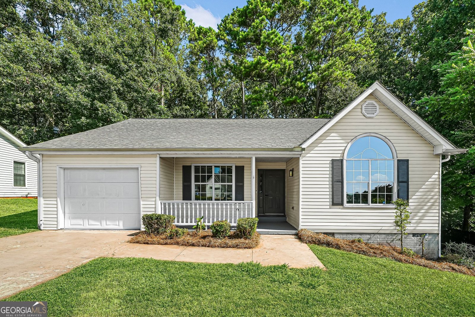 235 Oak Circle Stockbridge - main photo