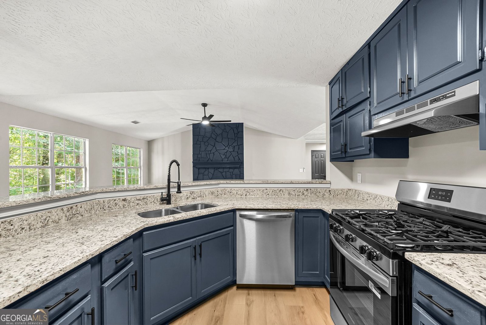 235 Oak Circle Stockbridge - Photo 11