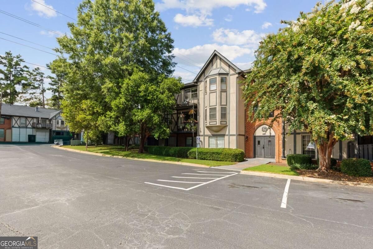 6851 Roswell Road Sandy Springs - main photo