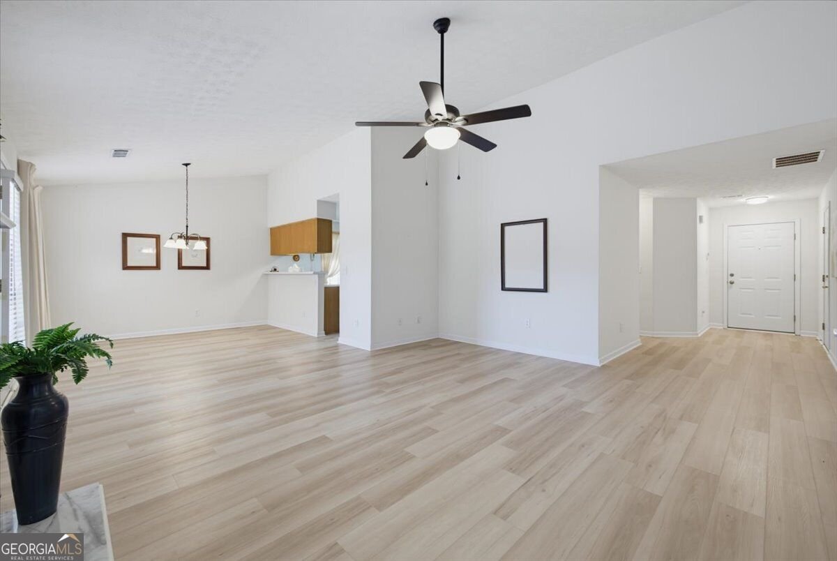 6048 Hillvale Court Lithonia - Photo 10