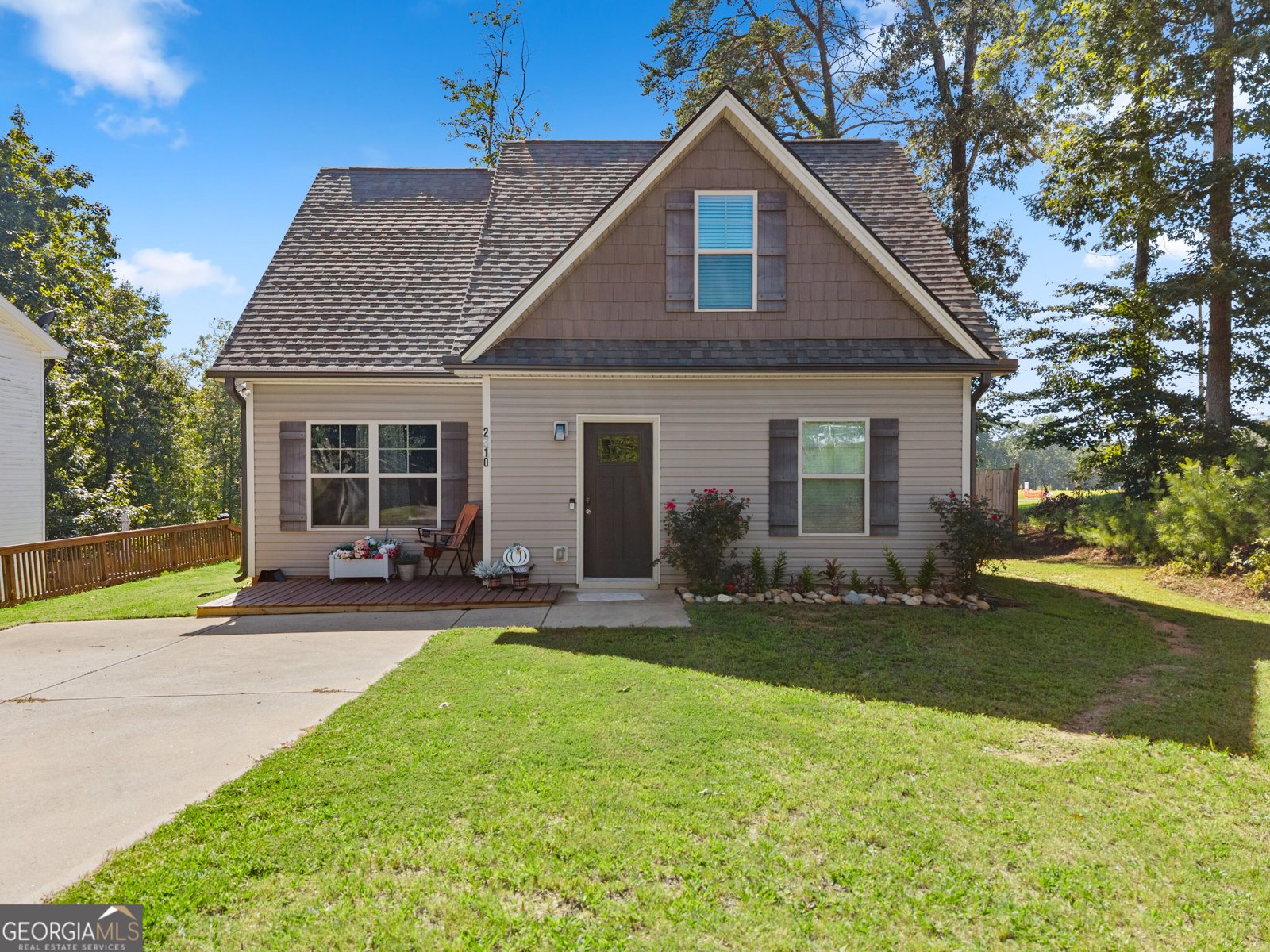 2310 Belaire Drive Cumming - main photo