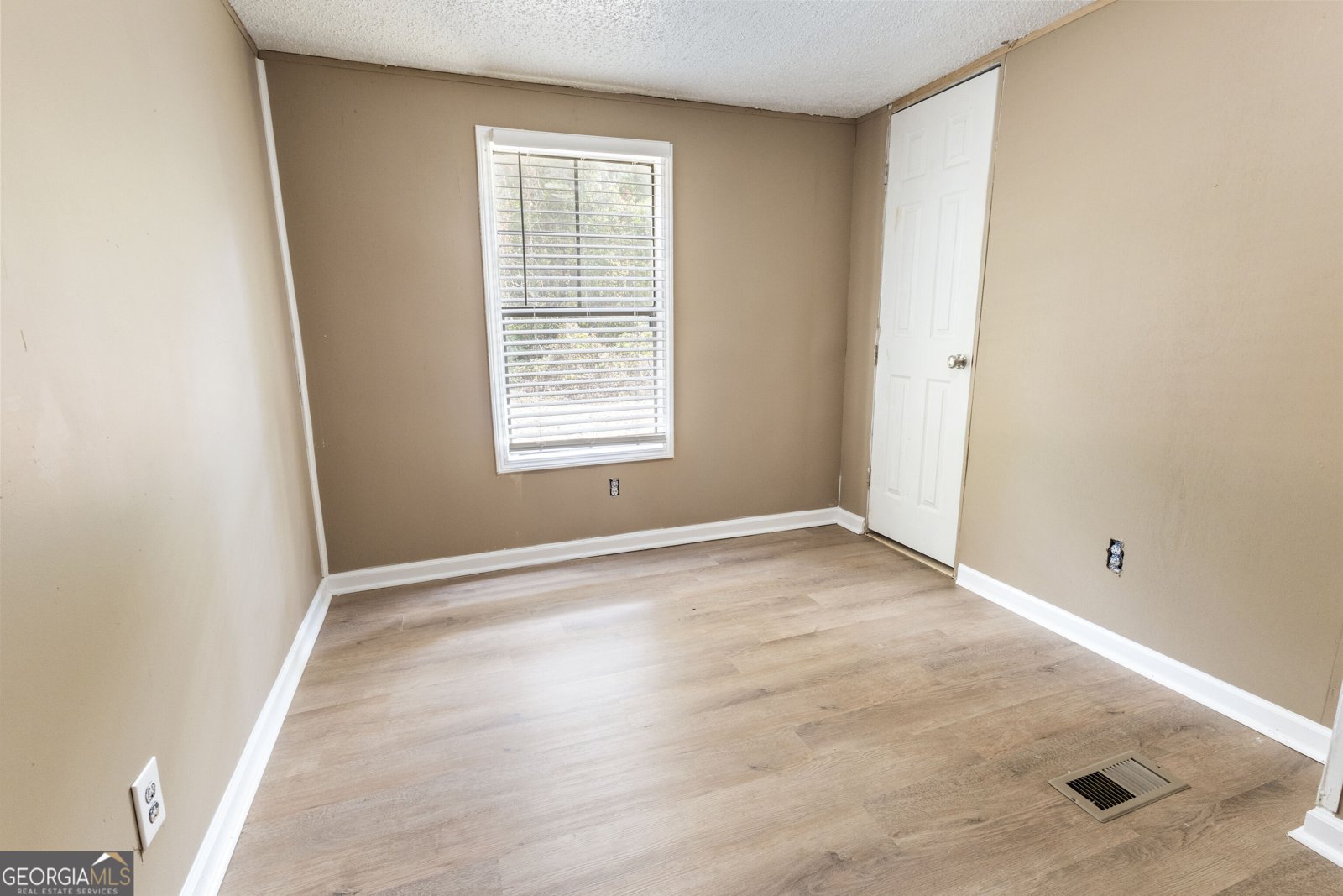165 Giles Circle Byron - Photo 18