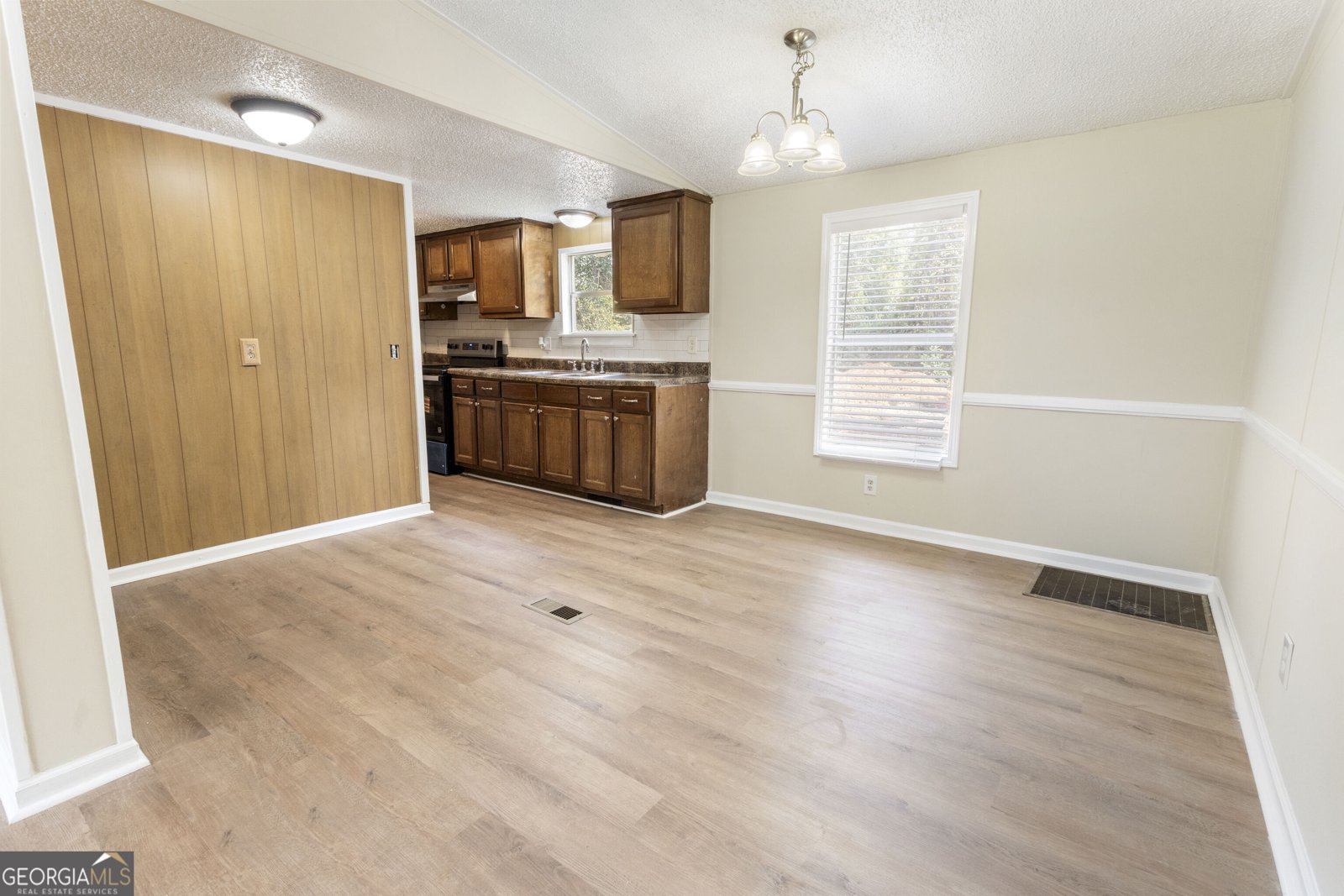 165 Giles Circle Byron - Photo 8